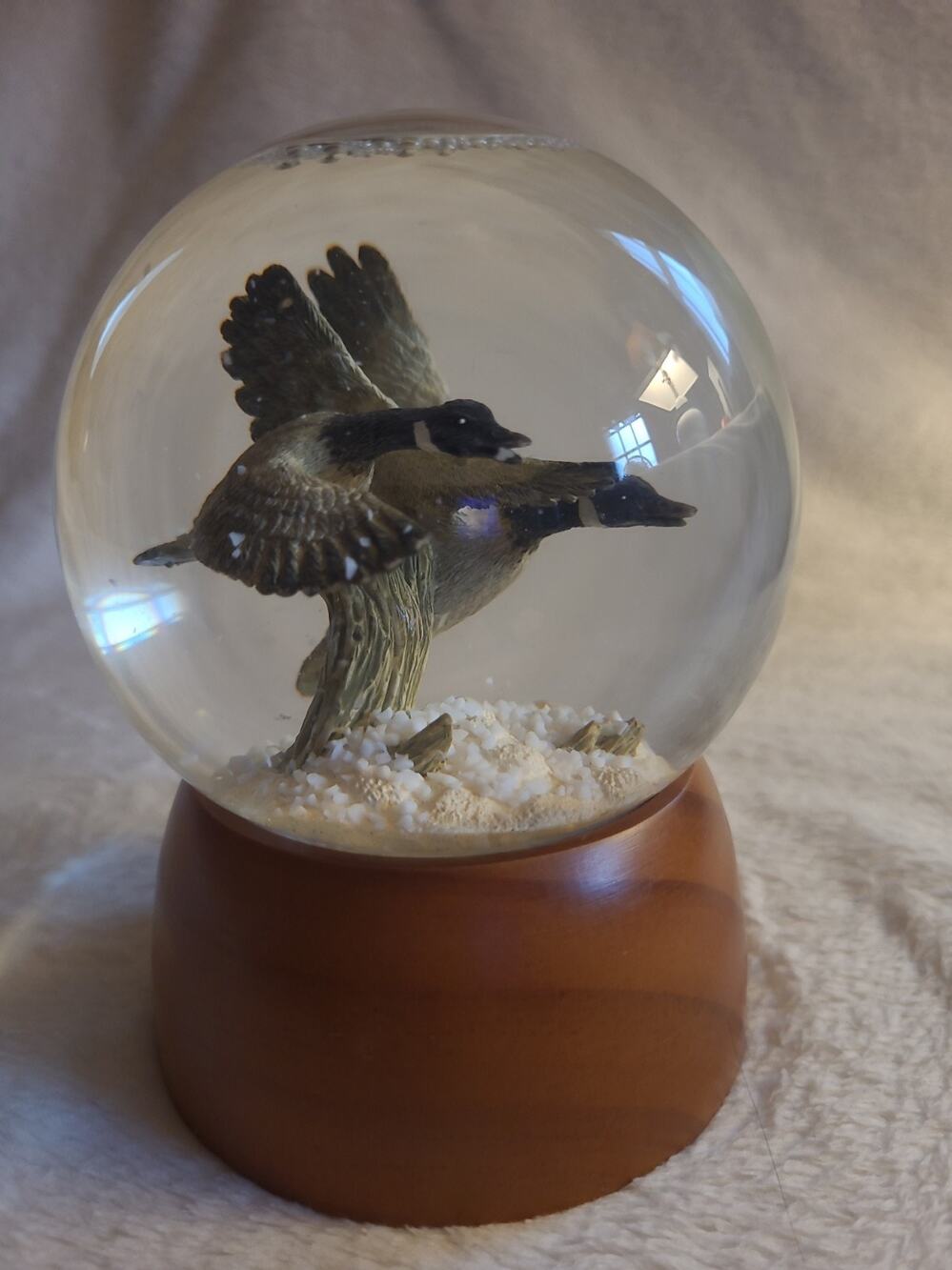 Vintage Wildlife Flying Ducks Water Globe Snow Globe Polished Wood Base 5"